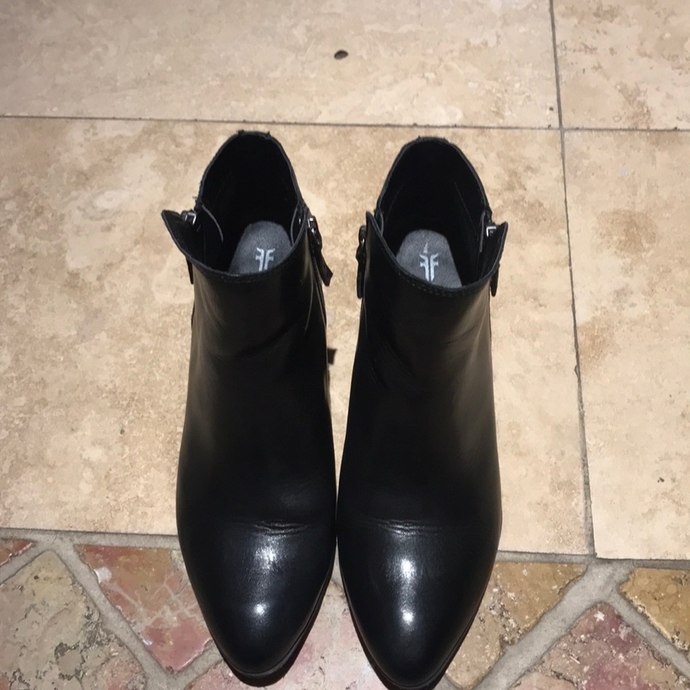 FRYE Judith Zip Bootie Womens 7.5 -Black Leather